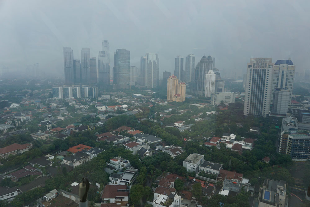 Kabut asap akibat polusi di Jakarta