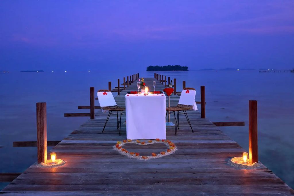 Romantic dinner di dermaga