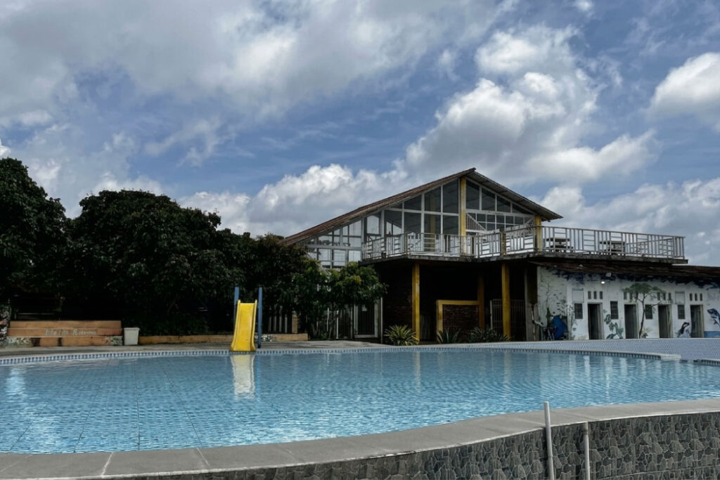 kolam renang pengilon edupark