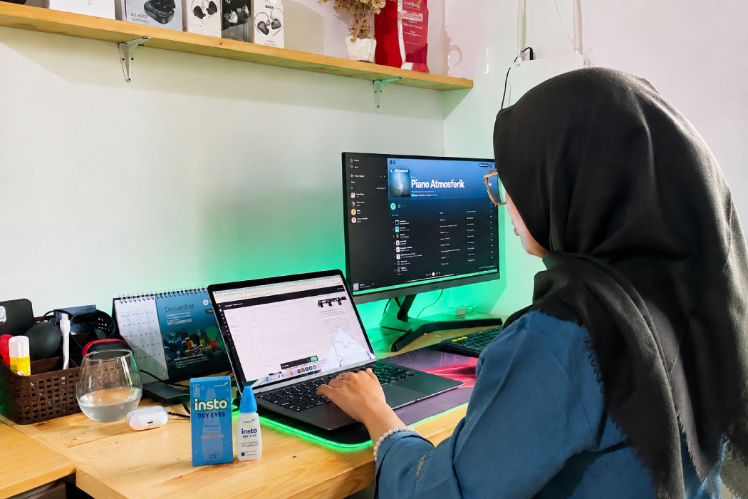 Bekerja sebagai administrator leader secara remote di depan laptop 8+ jam sehari dan selalu sedia Insto Dry Eyes